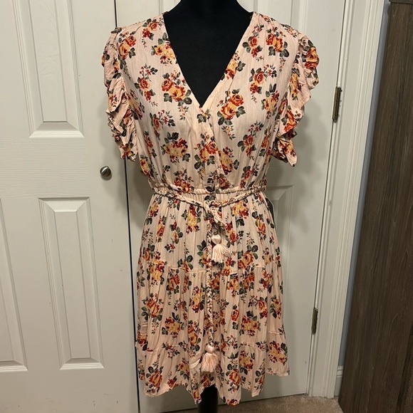 Nostalgia Dresses & Skirts - Nostalgia Floral Dress